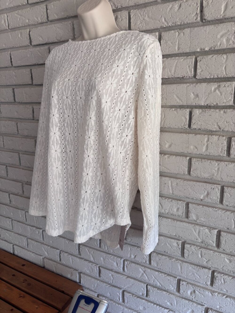 Emery Rose Eyelet Round Neck Long Sleeve Blouse Womens Large NWT